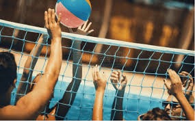 解析“比牌钱”：为什么有些局允许通过给钱来换取看牌权？（为何部分牌局允许付费看牌？“比牌钱”背后的规则与逻辑）