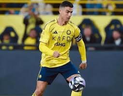 白衣下边是红衣，香港行期间一阿森纳球迷卧底在热刺球迷看台