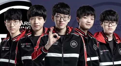 也反映出球 也反映出球